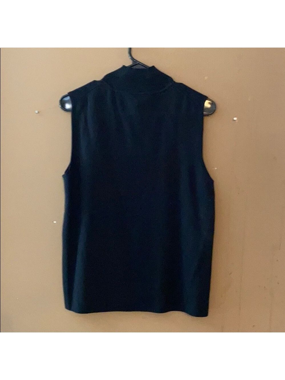 CHICOS BLACK SLEEVELESS MOCK SHIRT C - Picture 3 of 6
